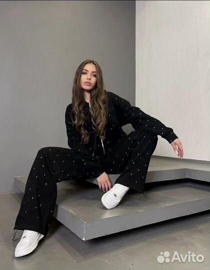 Черный костюм со стразами