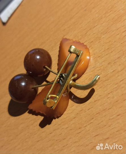 Брошь Вишня. Янтарь. СССР