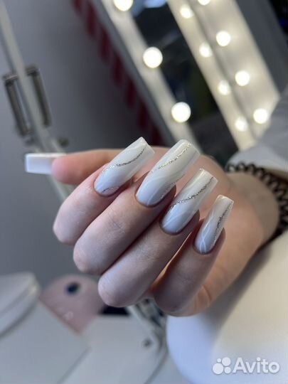 Модель на маникюр