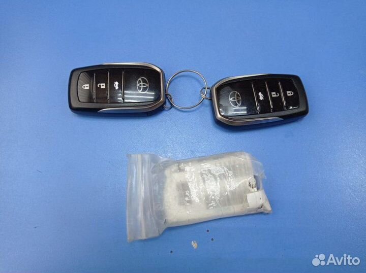 Ключ электронный Toyota Camry 50 2011-2018
