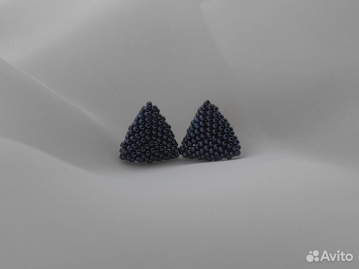 Серьги - гвоздики из бисера