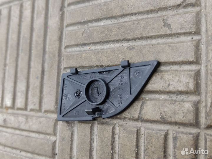 Заглушка внутренней ручки Opel Astra H Седан