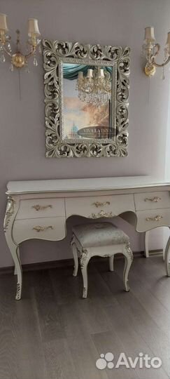 Зеркало в резной раме