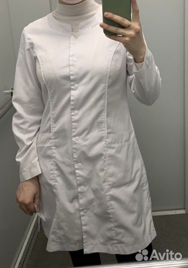Белый медицинский халат