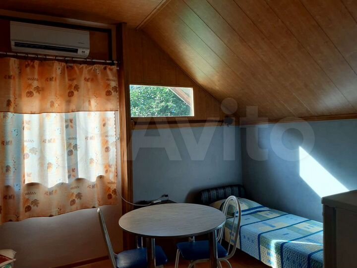 Комната 20 м² в 5-к., 1/3 эт.