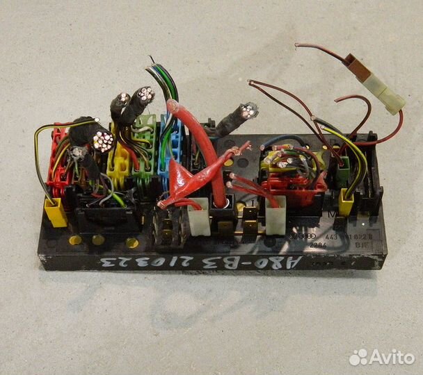 Блок предохранителей Audi 80 B3