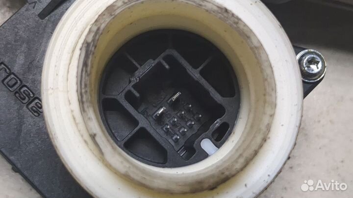 Стеклоподъемник электрический левый передний Toyota Avensis 3