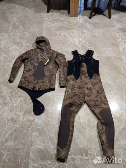 Сухой гидрокостюм для подводной охоты