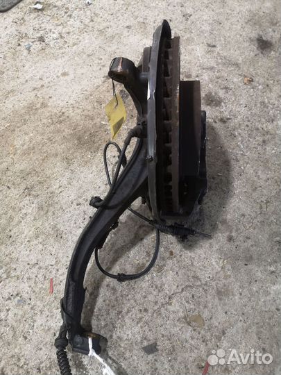 Ступица левая с суппортом Volkswagen Touareg 7L