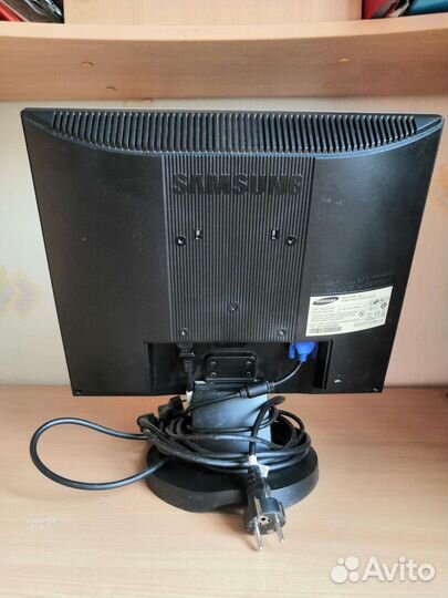Монитор Samsung SyncMaster 720N