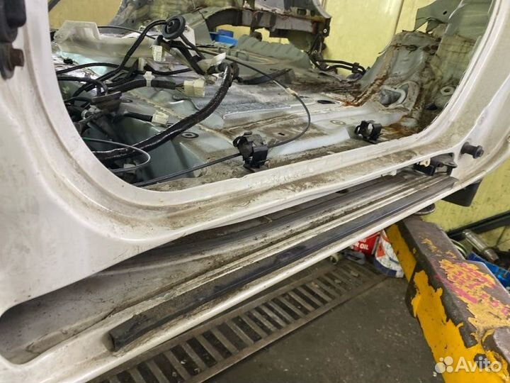 Порог кузова передний левый Toyota Sienta