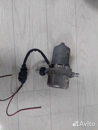 Вакуумный насос тормозов Volkswagen Passat B5+