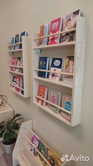 Полка книжная настенная в духе Монтессори