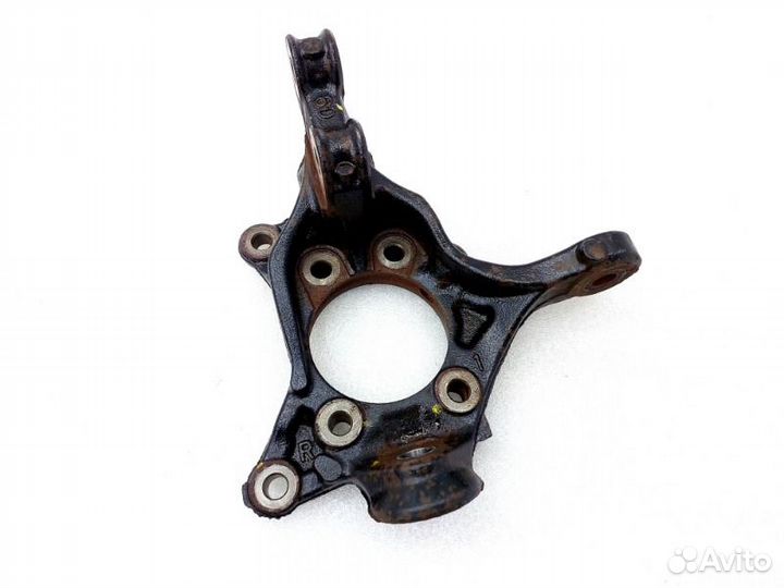 Кулак поворотный передний правый Toyota Camry XV70