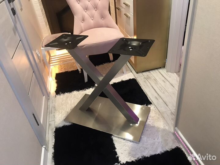 Подстолье из нержавеющей стали очень красиво