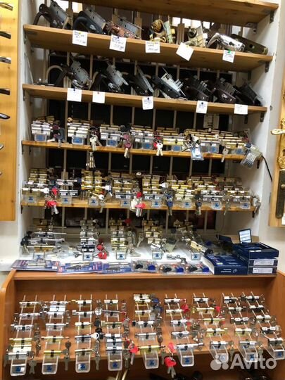 Замок дверной