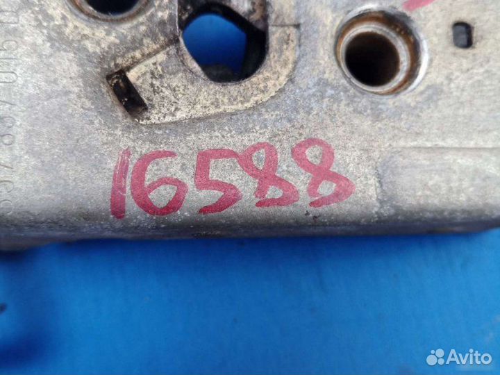 Замок передний левый Volkswagen Passat B3