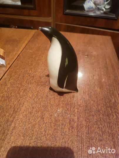 Фарфоровая статуэтка пингвин