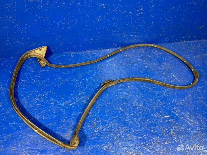 Уплотнитель двери задний левый Lexus Is XE30