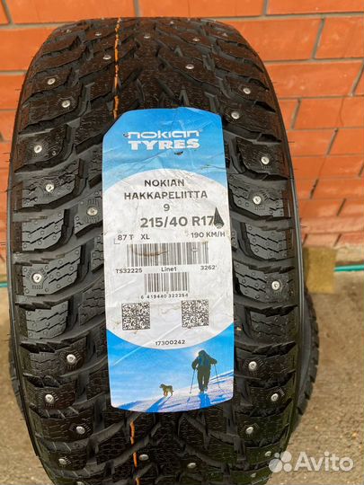 Nokian Tyres Hakkapeliitta 9 215/40 R17 87T