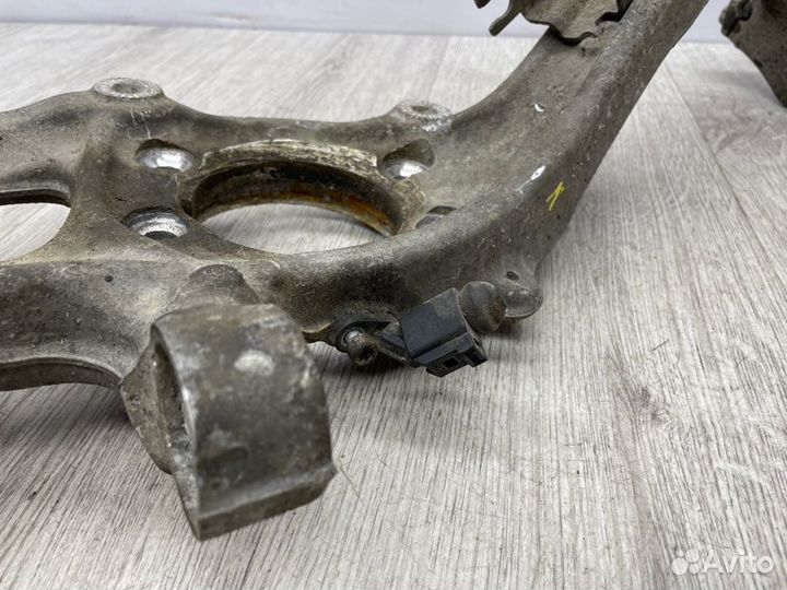 Кулак поворотный передний левый Audi A4 B8 cgka