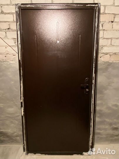 Дверь входная металлическая, с новостройки