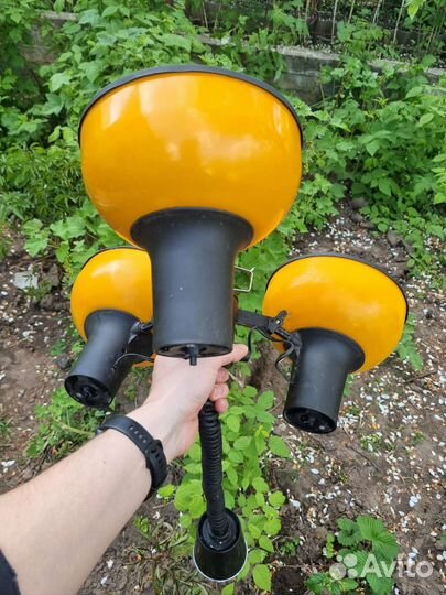 Винтажная люстра с тремя плафонами