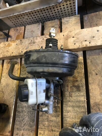 Вакуумник в сборе с гтц Hyundai Sonata 4 EF