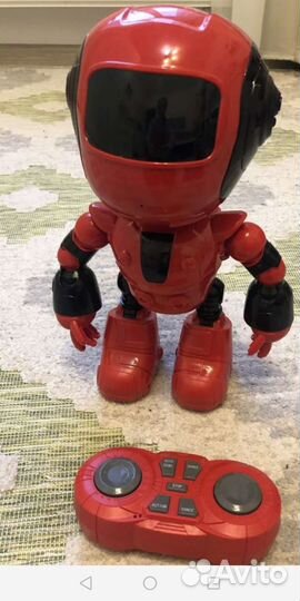 Игрушка робот с пультом