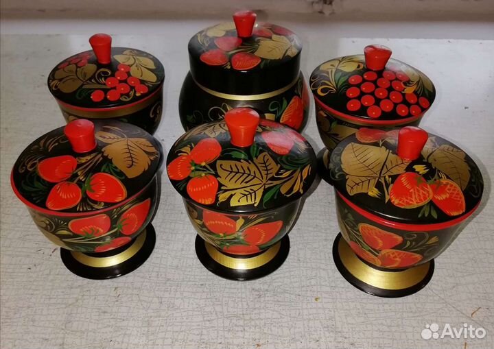 Посуда с росписью хохлома