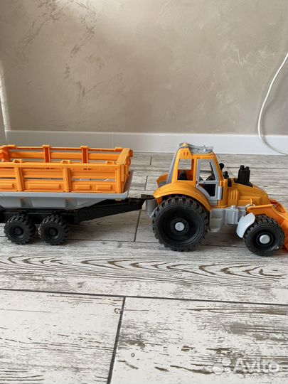 Детский трактор с прицепом