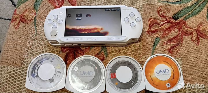 PSP e1008 с играми
