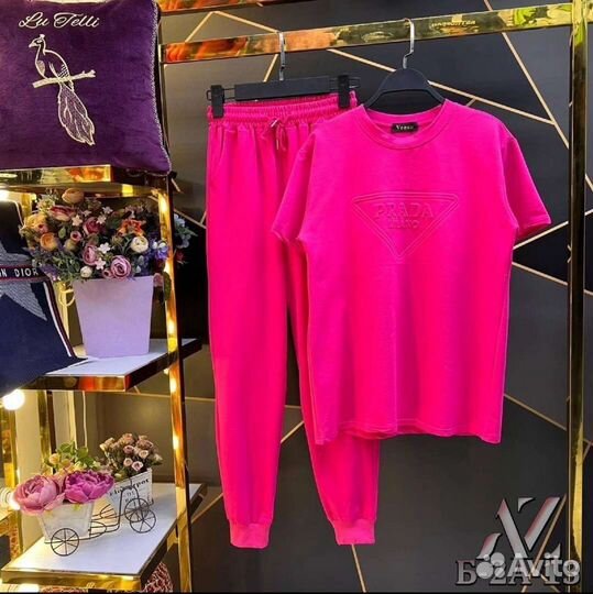 Костюм женский