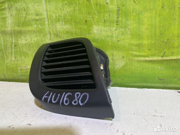 Дефлектор воздушный левый Hyundai Solaris 1