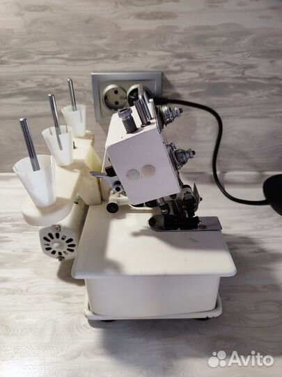 Швейная машинка оверлок бу