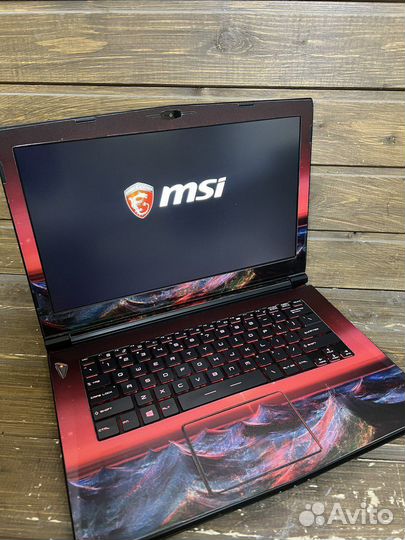 Ноутбук MSI