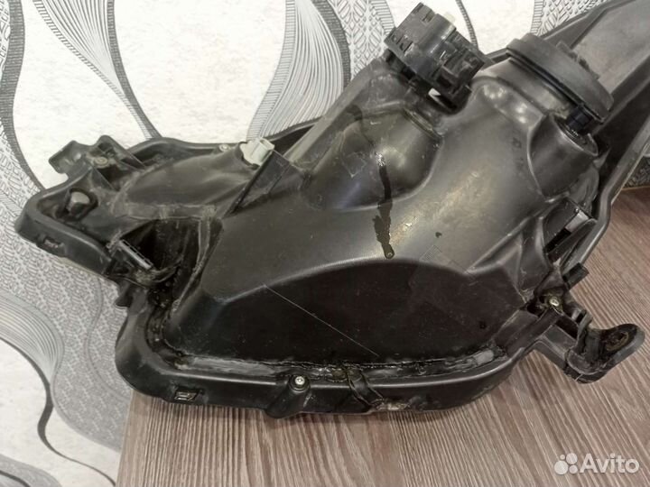 Передняя оптика Toyota Ractis