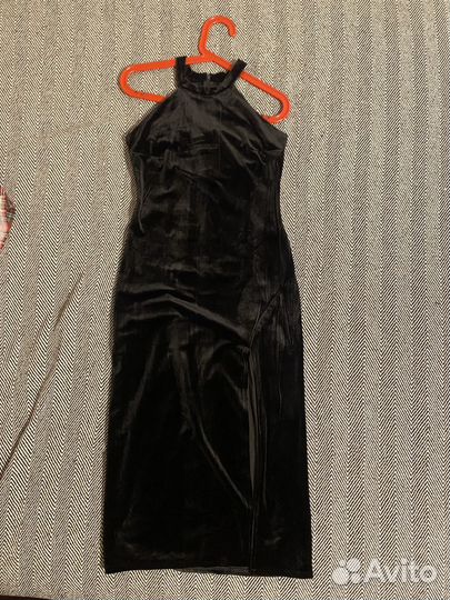 Черное бархатное платье