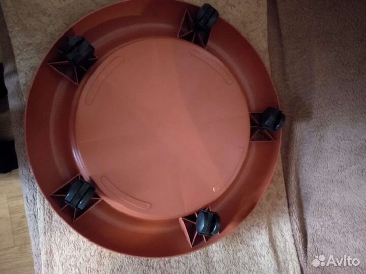 Подставка под большие и тяжелые цветочные горшки