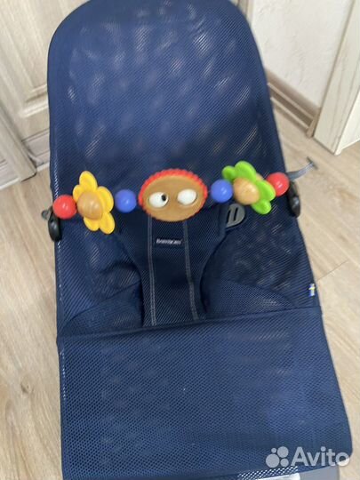 Шезлонг babybjorn сетка с игрушкой