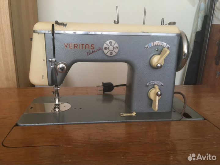 Швейная машина 