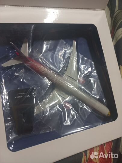 Модель самолета Boeing 777-300 Леолёт