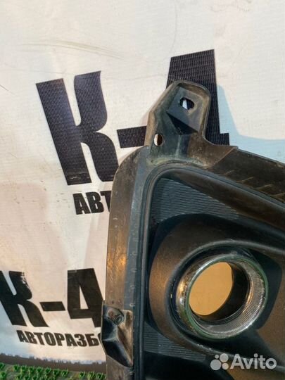 Накладка противотуманной фары передняя правая Kia