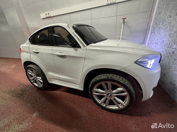 Двухместный электромобиль