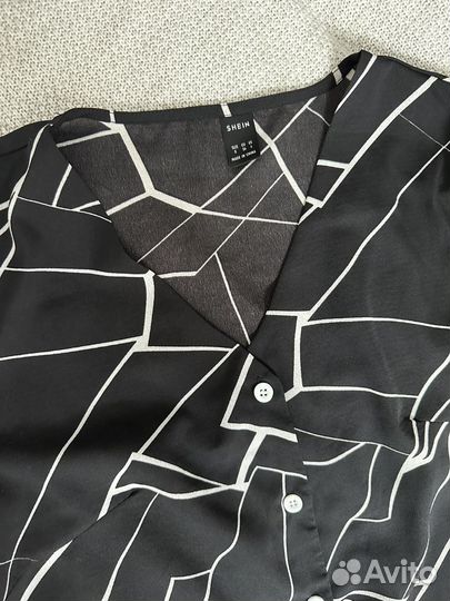 Блузка с геометрическим принтом