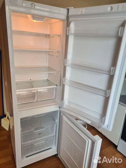 Холодильник indesit