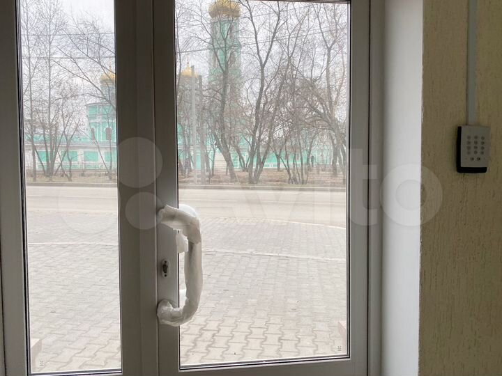 430 м², цоколь с окнами, 1 линия, 2 вх, новый дом