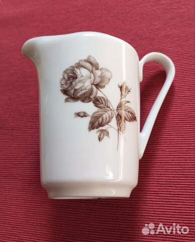 Фарфоровый сливочник 