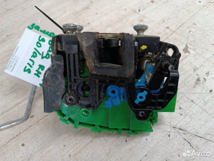 Замок двери задний правый Hyundai Solaris 1 2010