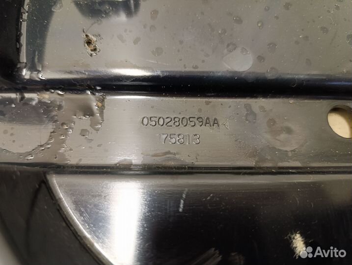 Рамка плафона салонного Chrysler Voyager/Caravan (RG) 2001-2008